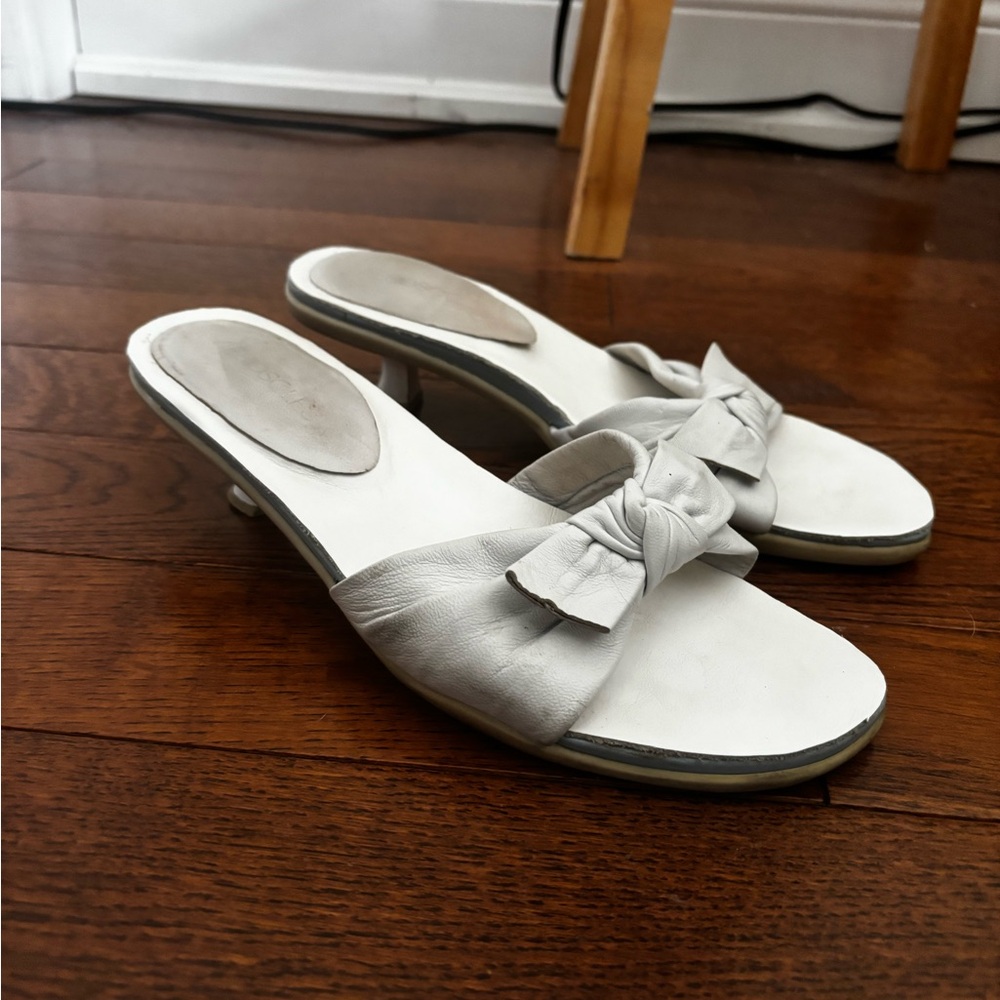 Vintage size 8 AEROSOLE kitten heals